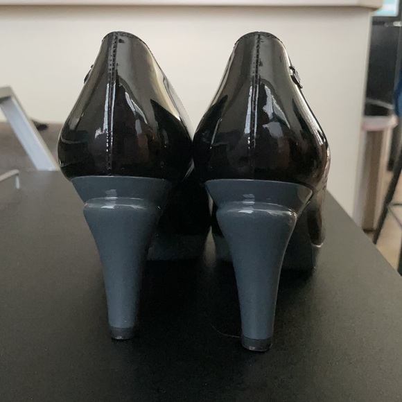 Chanel Patent Leather heels. - Picture 6 of 13